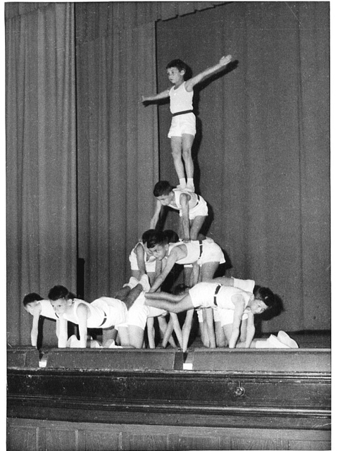 1961 école pyramide