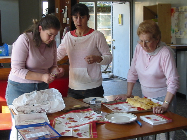 Sandrine C., Évelyne et Yvette.