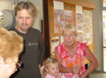 Frank Henry, sa fille et Régine, sa maman.